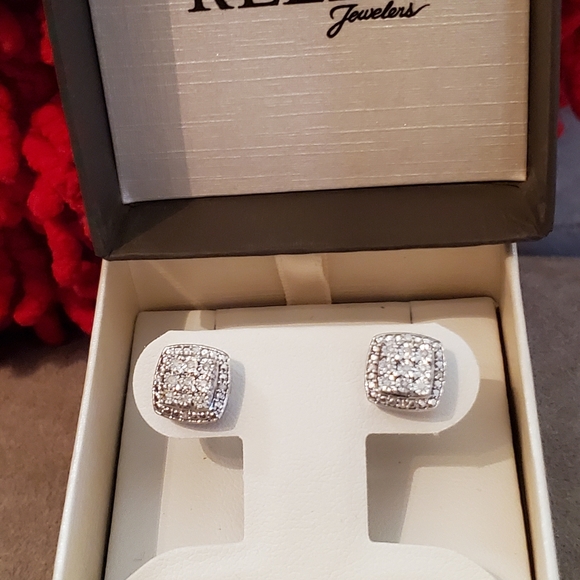 Reeds Jewelers 1/5CTW Princess Stud Earrings - Picture 2 of 3